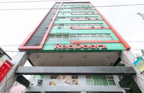 Quiapo Hotel | RedDoorz near Quiapo Church Manila