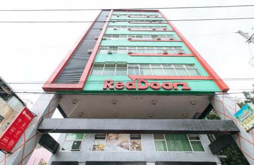 Quiapo Hotel | RedDoorz near Quiapo Church Manila
