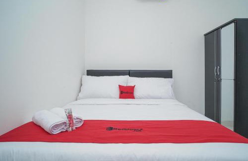Kemanggisan Hotel | RedDoorz near RS Patria IKKT
