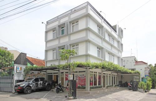 Solo City Centre House | RedDoorz near Solo Balapan Station