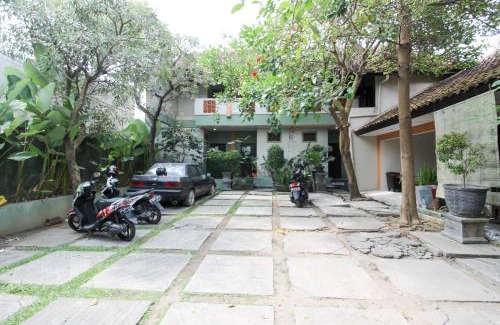 Solo City Centre House | RedDoorz near Solo Balapan Station 2