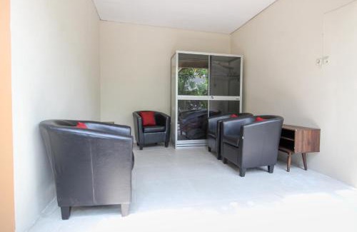 Solo City Centre House | RedDoorz near Solo Balapan Station 2