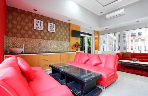 Laweyan House | RedDoorz near Solo Square 3