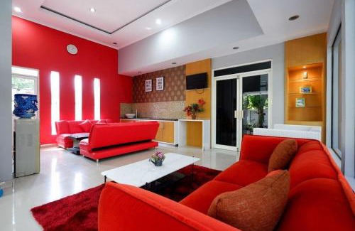 Laweyan House | RedDoorz near Solo Square 3