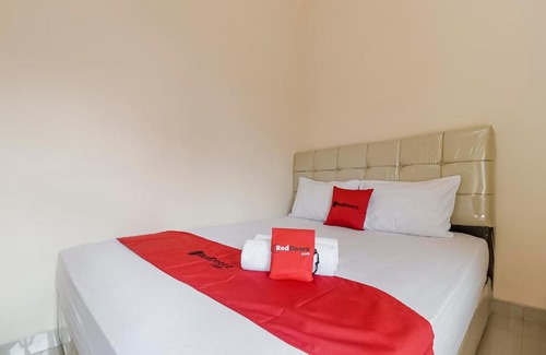 Palembang House | RedDoorz near Sriwijaya University Palembang 2
