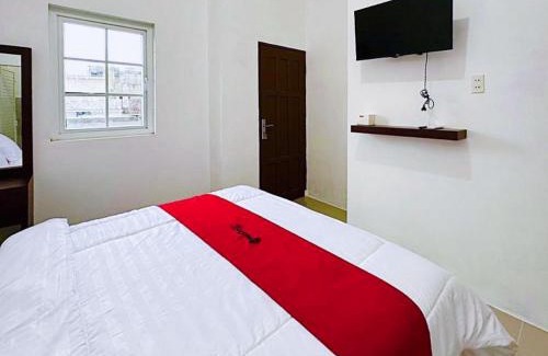 Pematangsiantar Hotel | RedDoorz near Stasiun Pematangsiantar
