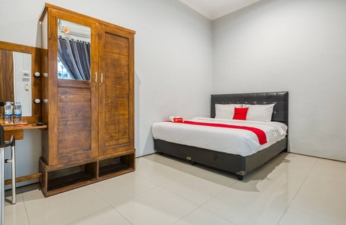 Surabaya House | RedDoorz near Surabaya Zoo
