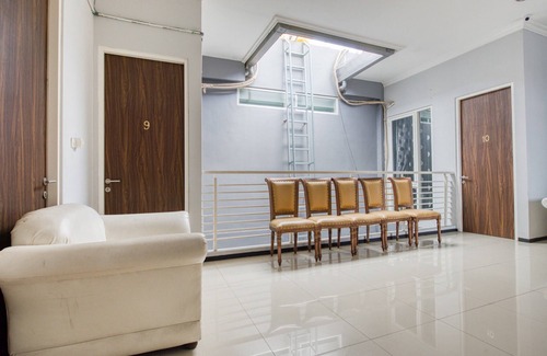 Surabaya House | RedDoorz near Surabaya Zoo