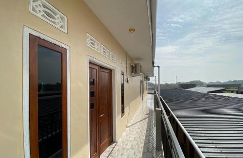 Pasuruan Hotel | RedDoorz near Terminal Baru Pasuruan