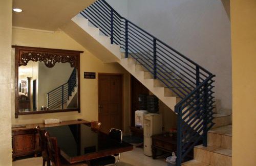 Kemanggisan House | RedDoorz near Tomang 2