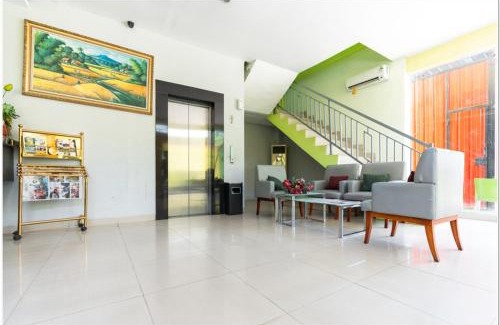 Makassar Hotel | RedDoorz Plus at Hertasning Area Makassar