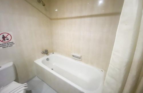 Tanjung Pinang Hotel | RedDoorz Plus at Plaza Hotel Tanjung Pinang