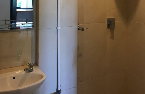 Bitung Hotel | RedDoorz Plus @ Bitung City Center