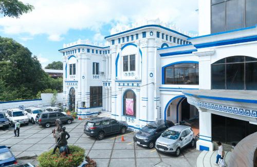 Iloilo City Proper Hotel | RedDoorz Plus @ Castle Chateau Iloilo