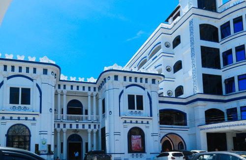 Iloilo City Proper Hotel | RedDoorz Plus @ Castle Chateau Iloilo
