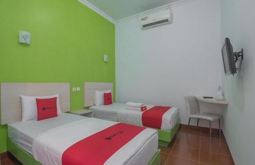 Kuningan House | RedDoorz Plus near Alun Alun Kuningan