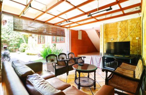 Klojen House | RedDoorz Plus near Brawijaya Museum