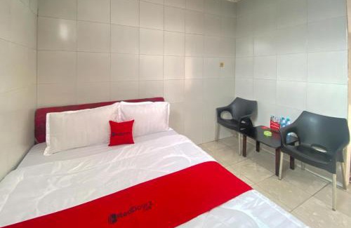 Siwalankerto House | RedDoorz Plus near Cito Mall Surabaya