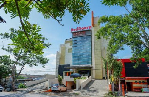 Pulupanda Hotel | RedDoorz Plus near Hotel Benua Kendari