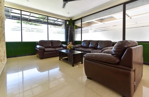 Pemogan Hotel | RedDoorz Plus near Mall Bali Galeria 2