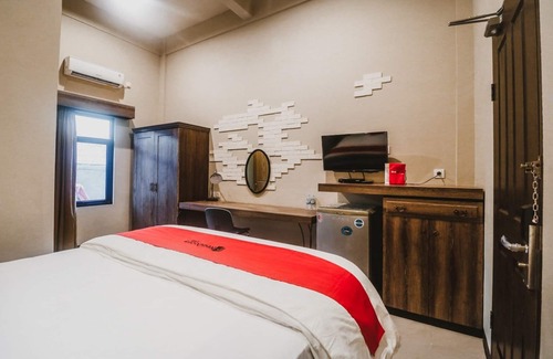 Kemanggisan House | RedDoorz Plus near Mall Slipi Jaya