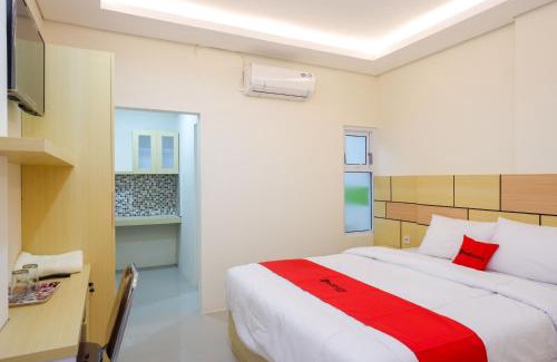 Solo City Centre Hotel | RedDoorz Plus near Pasar Gede Solo