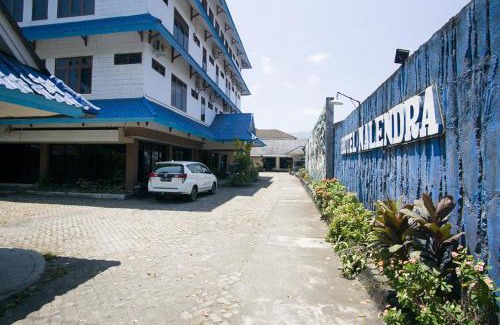 Bitung Hotel | RedDoorz plus near Pelabuhan Bitung