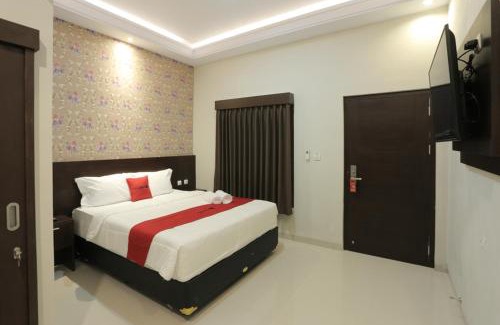 Solo City Centre House | RedDoorz Plus near Solo Paragon Mall