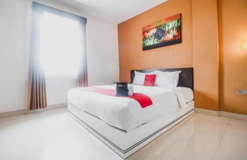 Makassar Hotel | RedDoorz Plus near Universitas Negeri Makassar