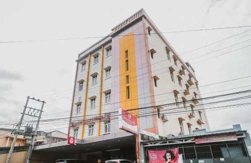 Makassar Hotel | RedDoorz Plus near Universitas Negeri Makassar