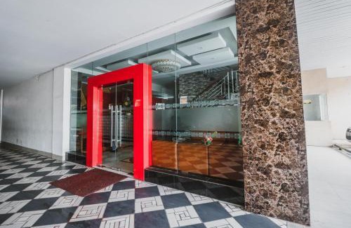 Makassar Hotel | RedDoorz Plus near Universitas Negeri Makassar