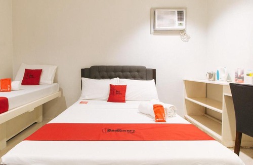 Lucena Hotel | RedDoorz Premium @ Ouan's the Farm Resort