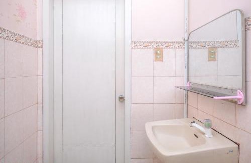Klaten Hotel | RedDoorz Syariah at Griya Raharja Klaten
