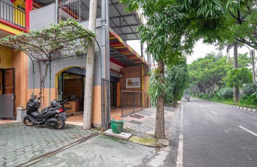 Malang House | RedDoorz Syariah @ Danau Kerinci Sawojajar