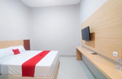 Tegal Hotel | RedDoorz Syariah near Alun Alun Tegal 2