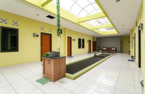 Surakarta House | RedDoorz Syariah near Assalaam - UMS