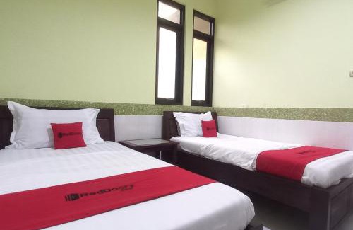 Sedati Hotel | RedDoorz Syariah near Bypass Krian