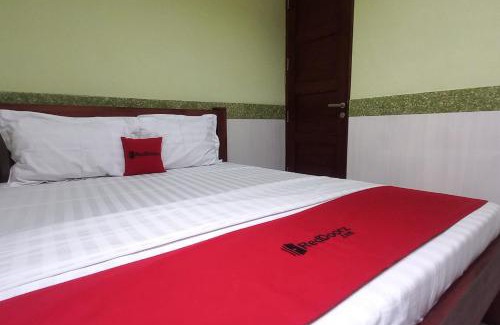 Sedati Hotel | RedDoorz Syariah near Bypass Krian