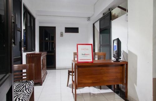 Ketintang House | RedDoorz Syariah near DBL Arena 2