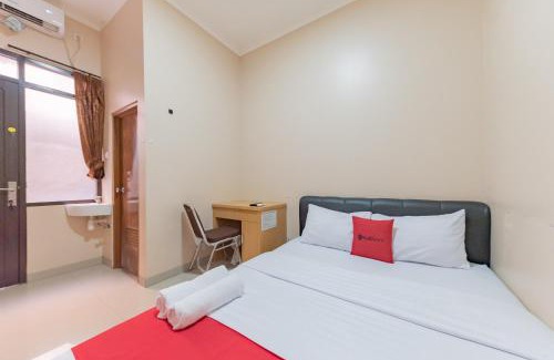 Subang Hotel | RedDoorz Syariah near Exit Toll Subang