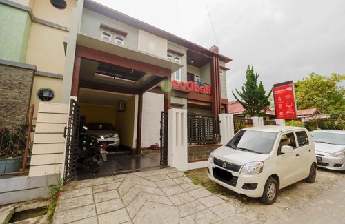 Bukittinggi Hotel | RedDoorz Syariah near Jam Gadang Bukittinggi 2