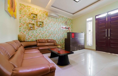 Bukittinggi Hotel | RedDoorz Syariah near Jam Gadang Bukittinggi 2