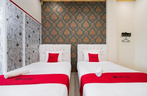 Padang Hotel | RedDoorz Syariah near Minangkabau International Aiport