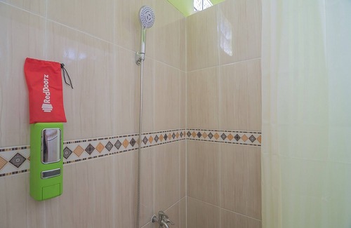 Subang Hotel | RedDoorz Syariah near Museum Wisma Karya Subang