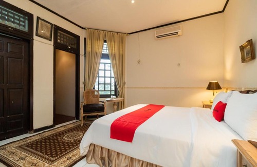 Padang Hotel | RedDoorz Syariah near Pantai Cimpago Padang