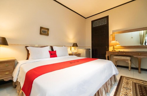Padang Hotel | RedDoorz Syariah near Pantai Cimpago Padang