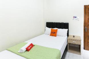 Laweyan House | RedDoorz Syariah near Purwosari Train Station