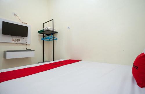 Solok Hotel | RedDoorz Syariah near RS Tentara Solok
