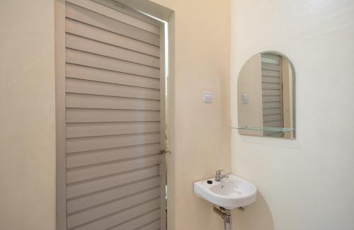 Solok Hotel | RedDoorz Syariah near RS Tentara Solok