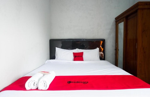 Rembang Hotel | RedDoorz Syariah near Rumah Sakit Bhina Bhakti Husada